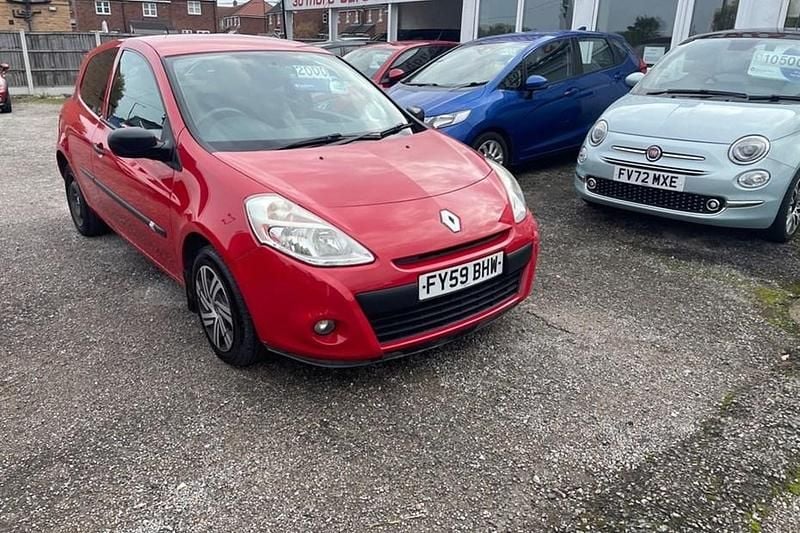 Red Used 2009 Renault Clio II Extreme Hatchback | £2,000 (A bit pricey) - Image 1/1