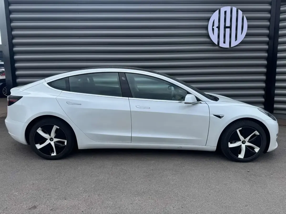 Begagnad Tesla Model 3 Long Range AWD 366 kW (498 HK) 2020 Vit Sedan