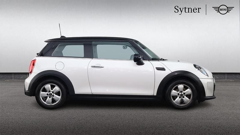 Used Mini Cooper Classic 134 HP (98 kW) 2023 White Hatchback