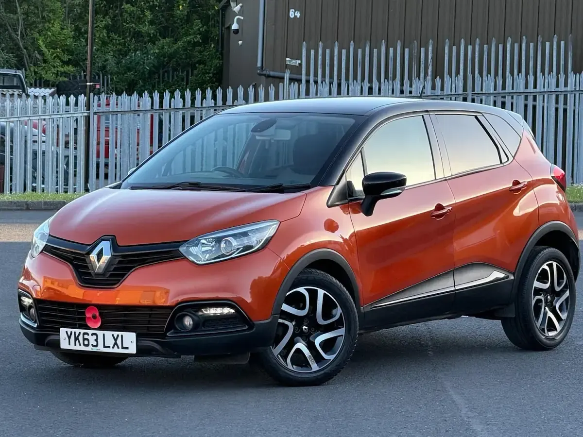 Used Renault Captur Dynamique 90 HP (66 kW) 2013 Orange/black SUV