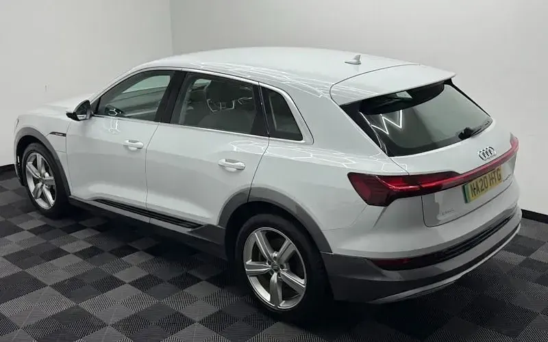 Używany Audi e-tron Design 230 kW (313 KM) 2022 SUV