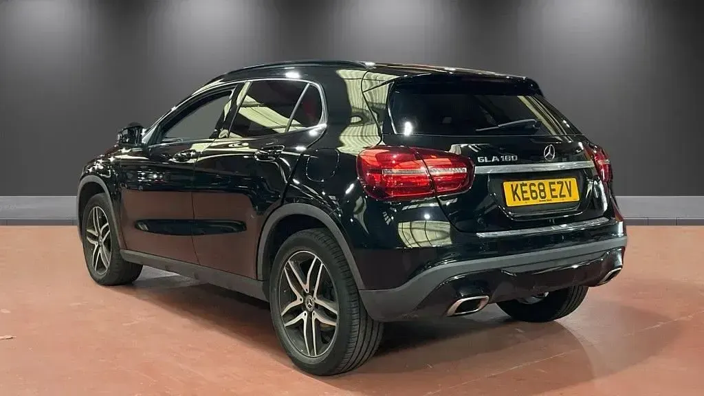 Used Mercedes GLA180 Urban 122 HP (89 kW) 2019 Black SUV