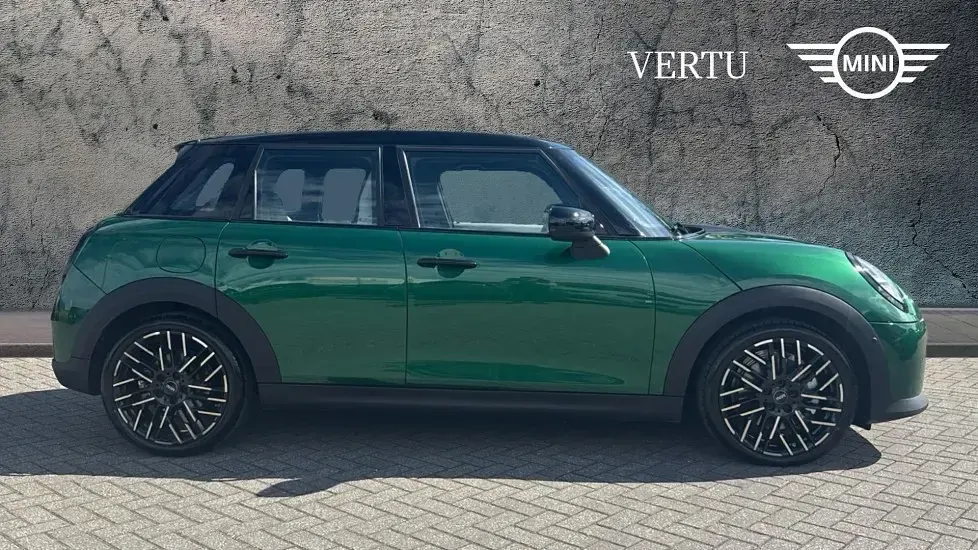 Used Mini Cooper Hatch 114 kW (156 HP) 2026 Green Hatchback