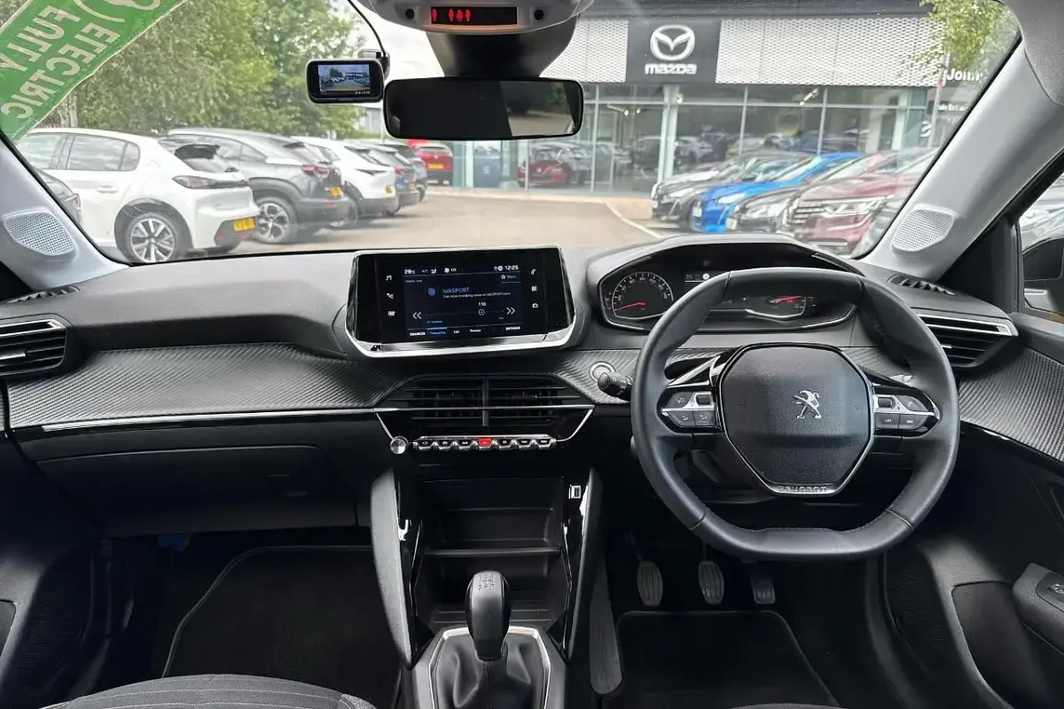 Used Peugeot 208 Active+ 74 HP (54 kW) 2023 Yellow Hatchback