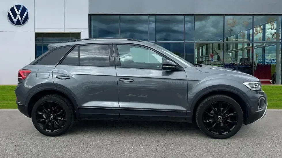 Used VW T-Roc Style 150 HP (110 kW) 2023 Indium grey metallic SUV
