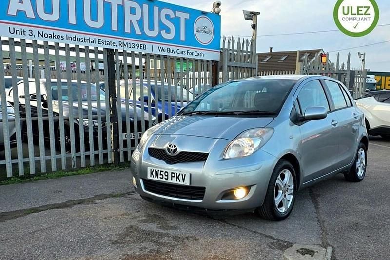 Silver Used 2010 Toyota Yaris Hatchback | £4,495 (Fair price) - Image 1/1