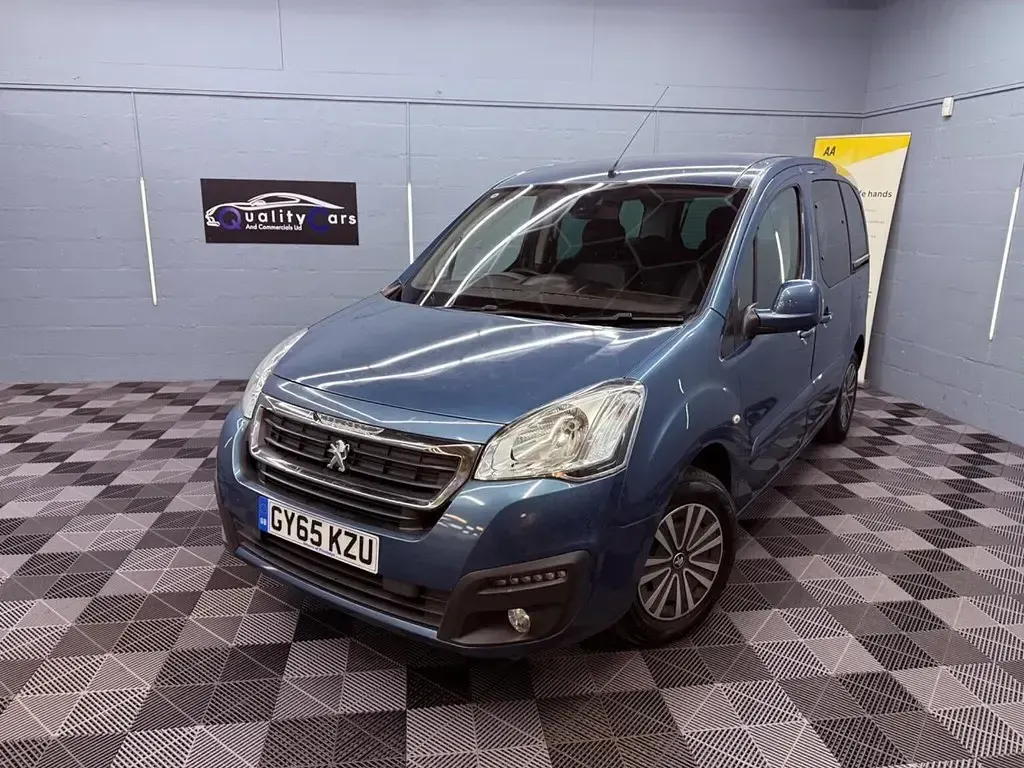 Second-hand Peugeot TePee Active 100 CP (73 kW) 2015 Albastru Monovolum
