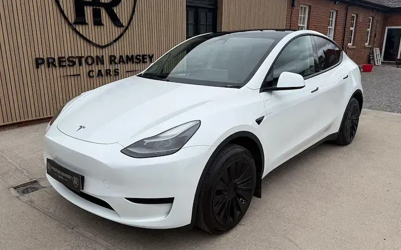 Used Tesla Model Y Standard Range 219 kW (299 HP) 2024 White SUV