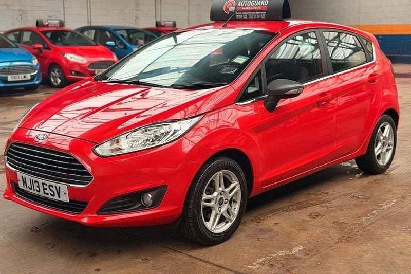 Used Ford Fiesta Zetec 82 HP (60 kW) 2013 Red Hatchback