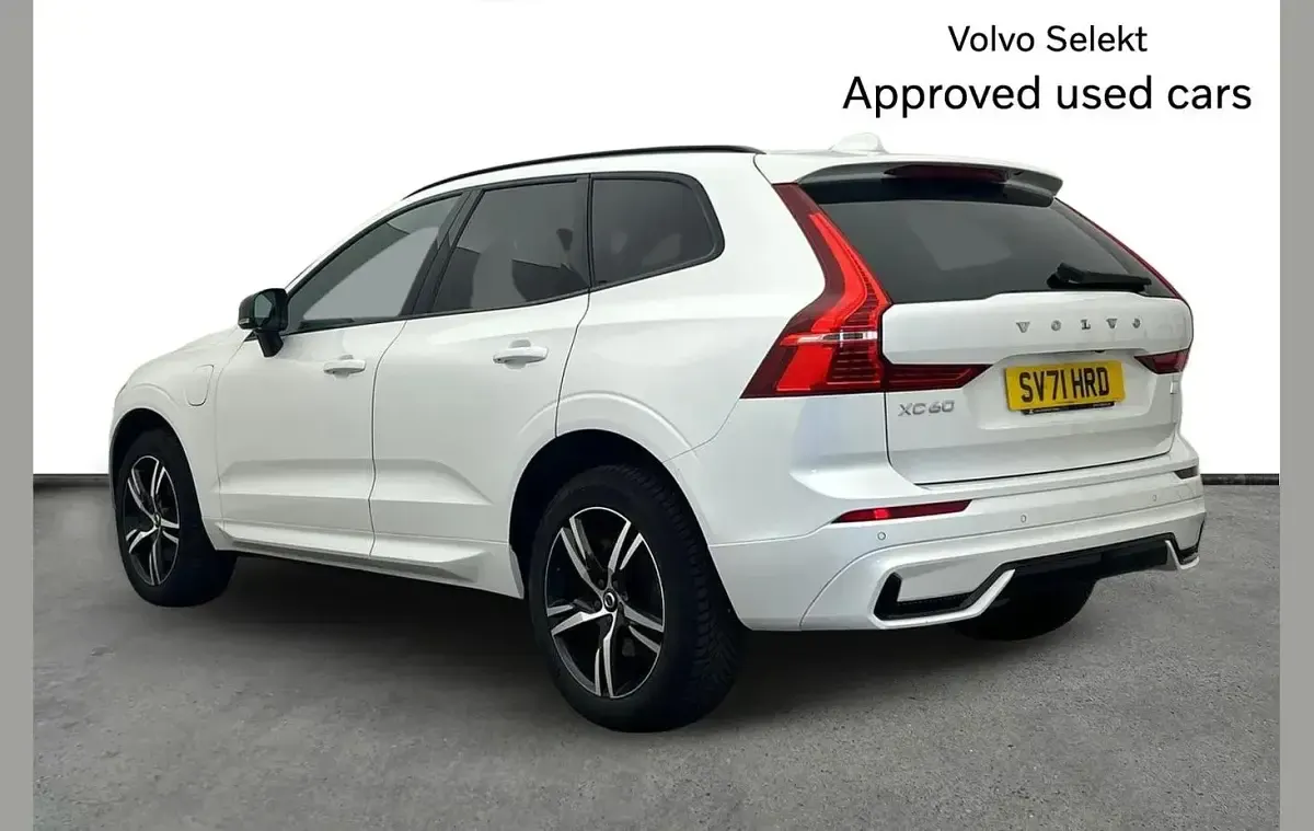 Used Volvo XC60 R-Design 337 HP (247 kW) 2021 White SUV