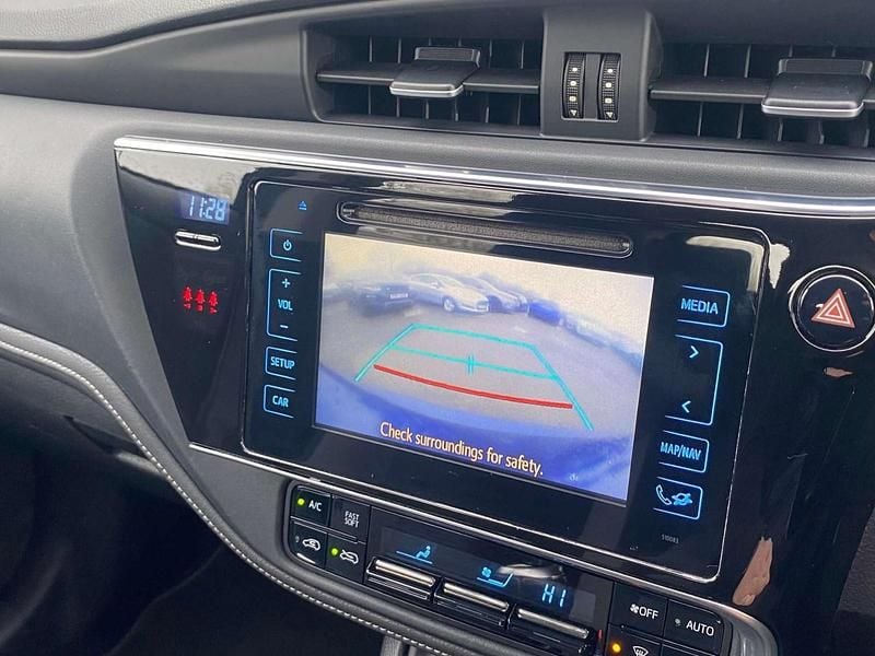 Used Toyota Auris 116 HP (85 kW) 2015 Blue Hatchback