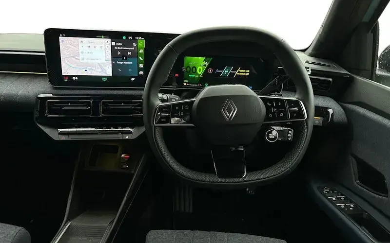 Used Renault 4 E-Tech Komfort 110 kW (150 HP) 2025 Green SUV