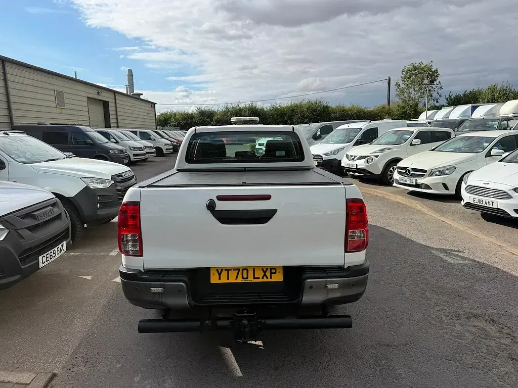 Used Toyota HiLux Active 150 HP (110 kW) 2020 White Pickup