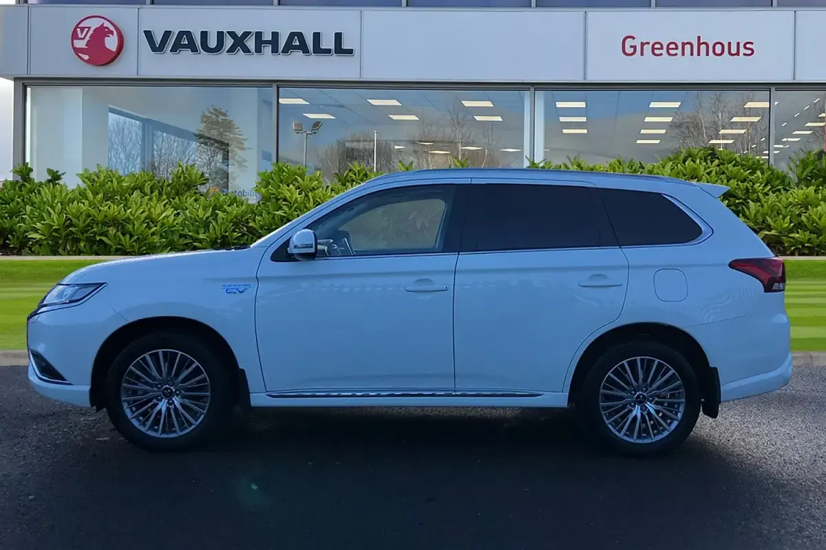 Used Mitsubishi Outlander P-HEV Plus 2020 White Estate