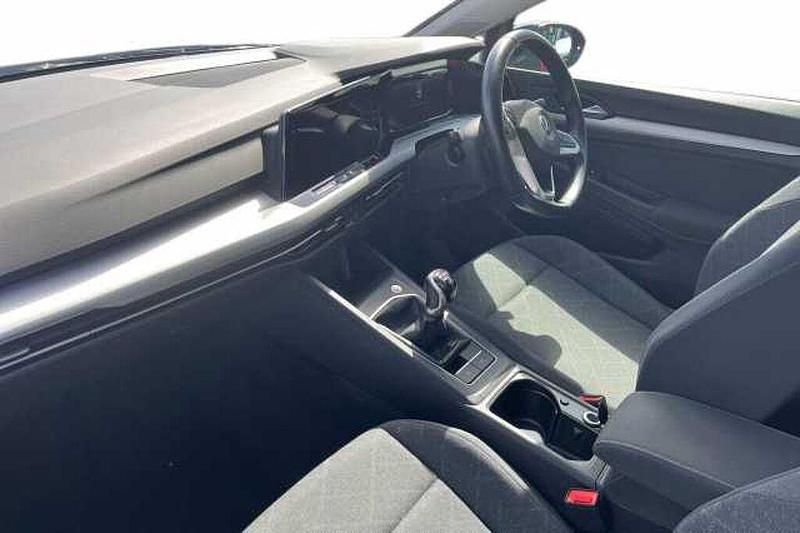 Used VW Golf VIII Life 130 HP (95 kW) 2020 Blue Hatchback