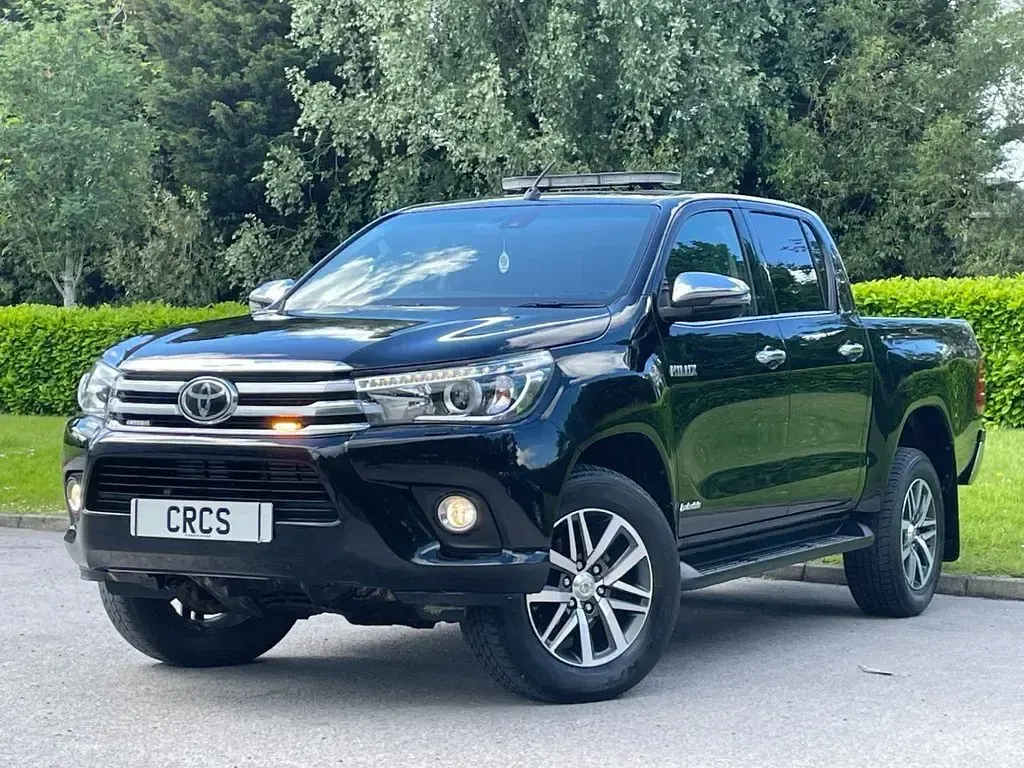 Used Toyota HiLux 150 HP (110 kW) 2019 Black Pickup