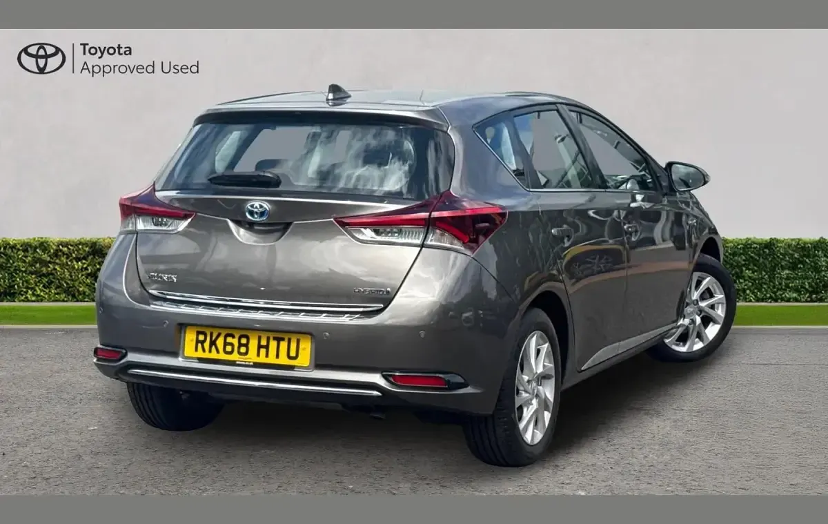 Used Toyota Auris Hybrid 134 HP (98 kW) 2018 Other Hatchback