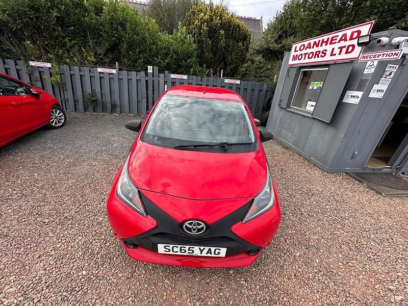 Used Toyota Aygo 68 HP (50 kW) 2015 Red Hatchback
