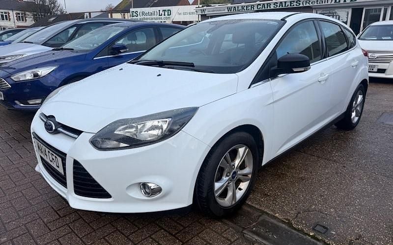 Used Ford Focus Zetec 125 HP (91 kW) 2014 White Hatchback
