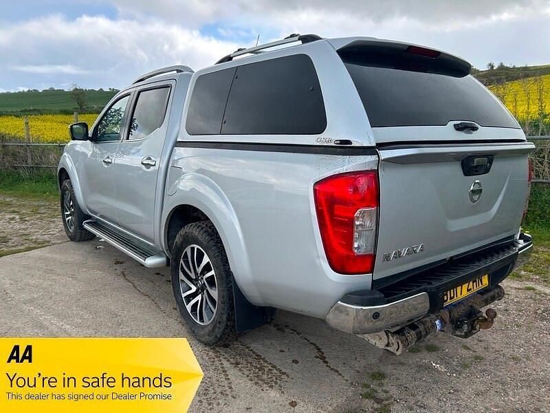 Used Nissan Navara Tekna 190 HP (139 kW) 2017 Silver Pickup