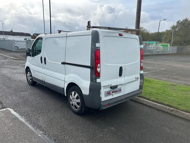 Used Renault Trafic 115 HP (84 kW) 2012 White MPV