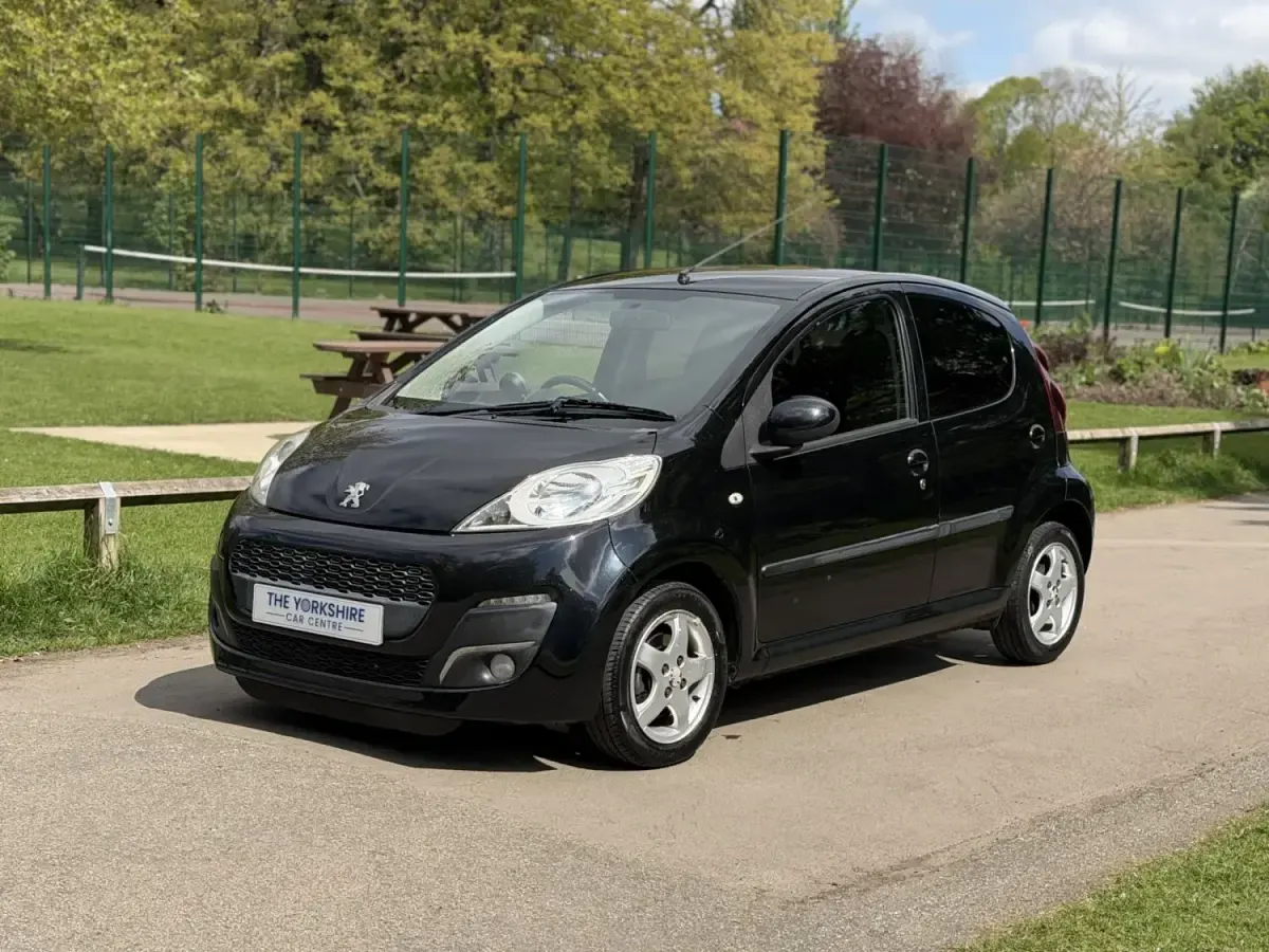 Second-hand Peugeot 107 Allure 2013 Negru Hatchback