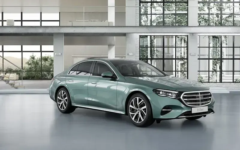 Usado Mercedes E200 Premium 204 HP (150 kW) 2025 Sedan