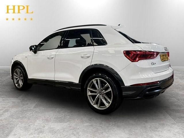 Używany Audi Q3 Black Edition 150 KM (110 kW) 2022 Biały SUV