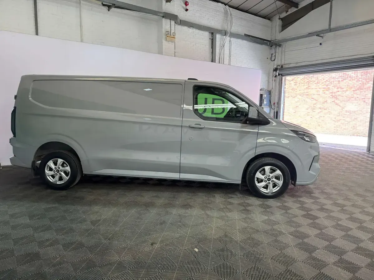Used Ford Transit Custom Limited 136 HP (100 kW) 2024 Grey Van