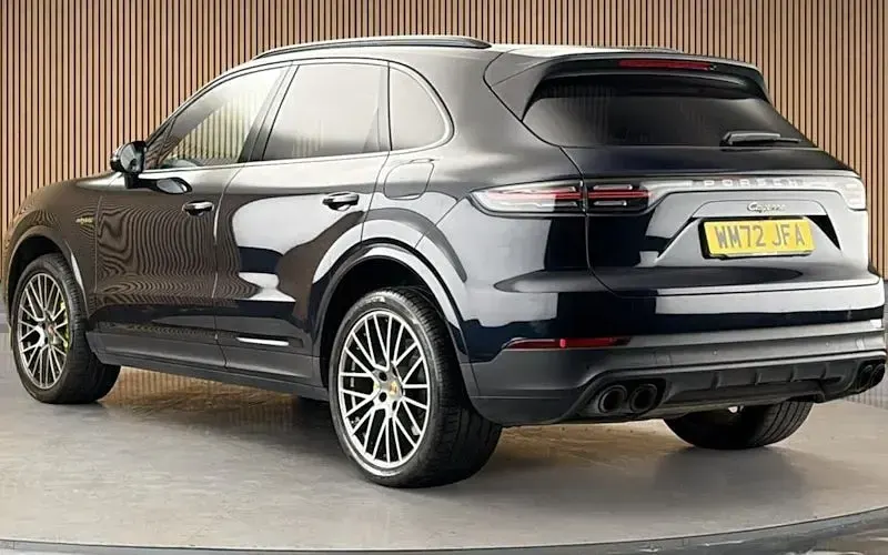 Used Porsche Cayenne Platinum Edition 462 HP (339 kW) 2022 Blue SUV