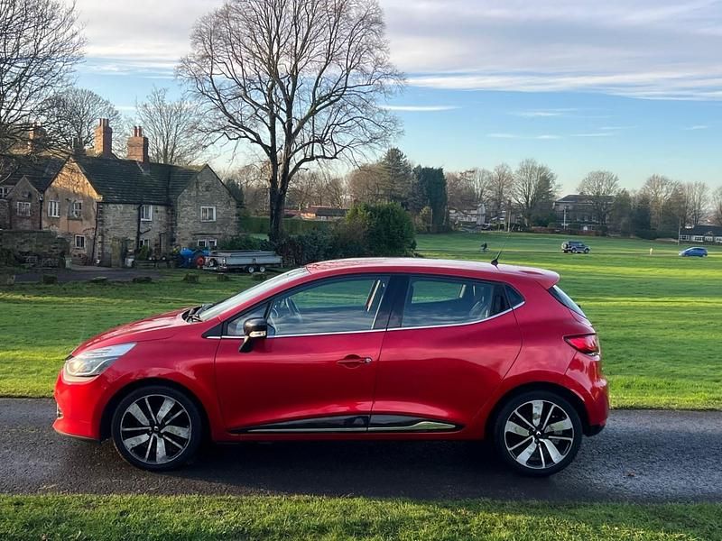 Used Renault Clio IV Dynamique 2016 Red Hatchback
