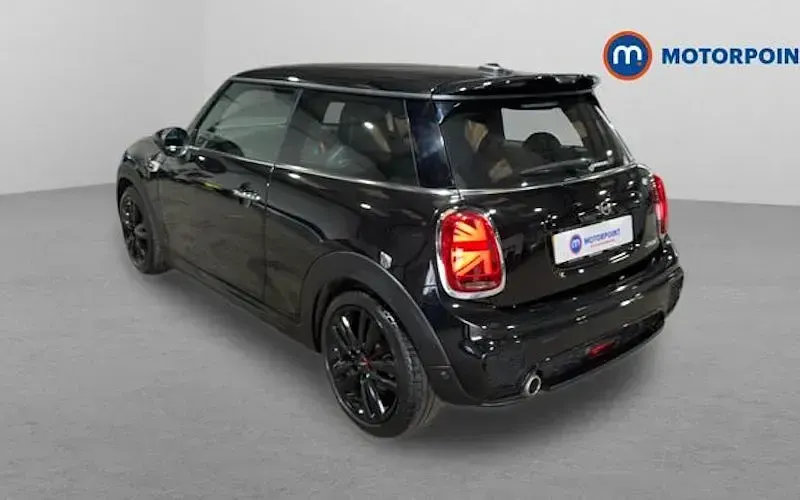 Usado Mini Cooper Hatch 136 HP (100 kW) 2021 Preto Citadino