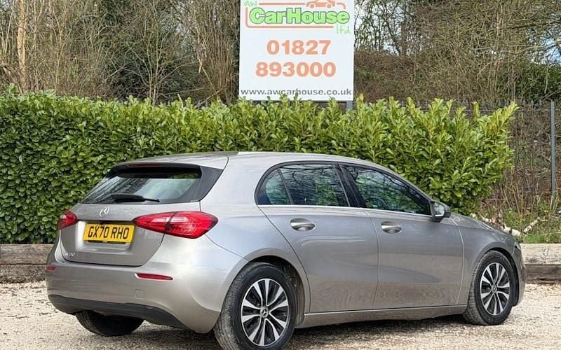 Usado Mercedes A180 SE 136 HP (100 kW) 2020 Prateado Citadino