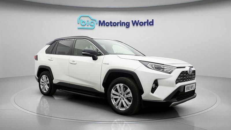 Used 2019 Toyota RAV4 Hybrid SUV | £22,550 (Fair price) - Image 1/4