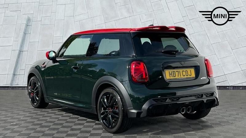 Begagnad Mini John Cooper Works Hatch 228 HK (167 kW) 2021 Grön Halvkombi