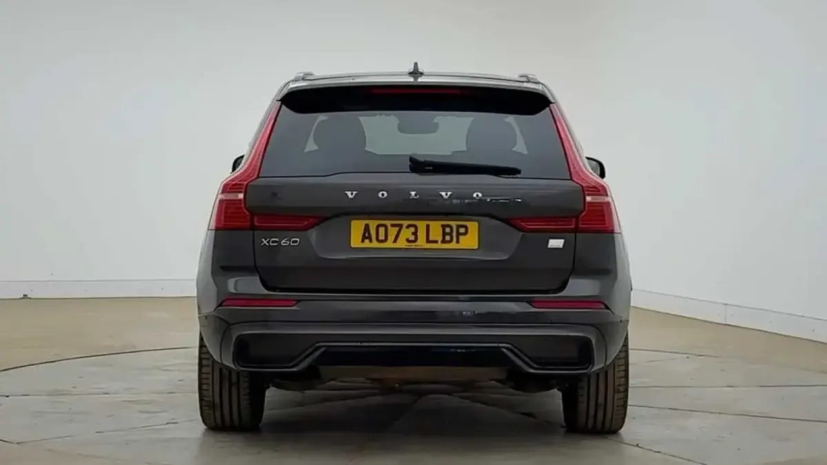 Used Volvo XC60 Ultimate 455 HP (334 kW) 2023 Platinum grey SUV