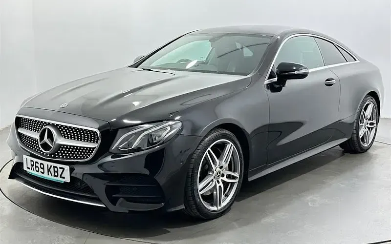 Usado Mercedes E220 AMG line 194 HP (142 kW) 2019 Preto Coupé