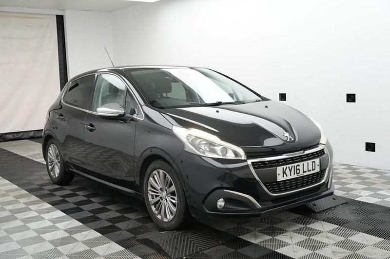 Used Peugeot 208 Allure 82 HP (60 kW) 2016 Black Hatchback
