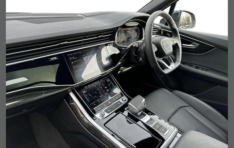 Used Audi Q7 Black Edition 281 HP (206 kW) 2025 Silver SUV