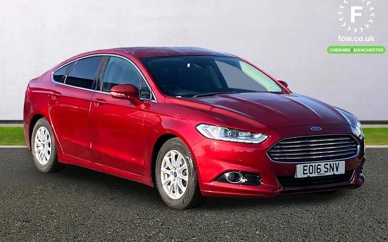 Used Ford Mondeo Titanium 120 HP (88 kW) 2016 Red Hatchback