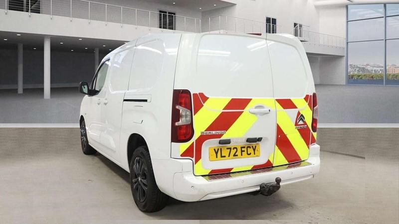 Used Citroën Berlingo 100 HP (73 kW) 2023 White MPV