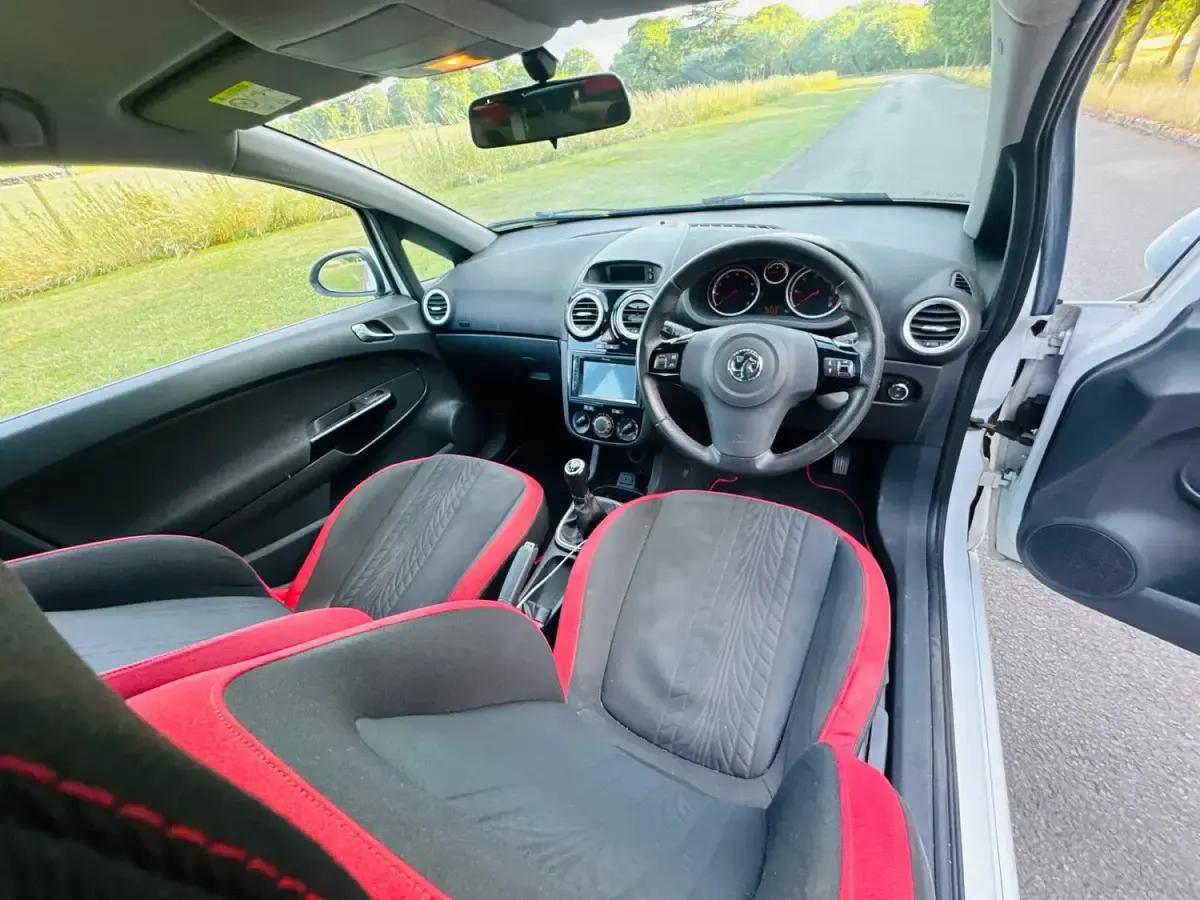 Used Vauxhall Corsa SRi 2014 White Hatchback