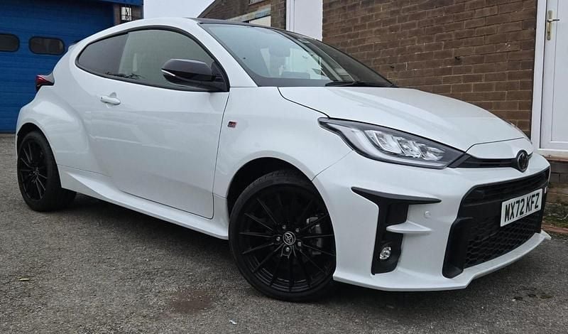 Used Toyota Yaris Edition 116 HP (85 kW) 2024 White Hatchback