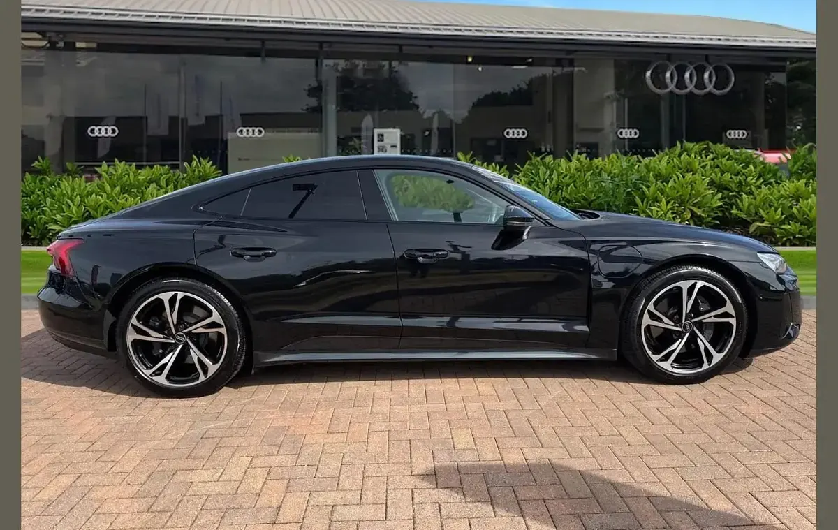 Used Audi e-tron GT quattro Comfort 384 kW (523 HP) 2024 Black Sedan