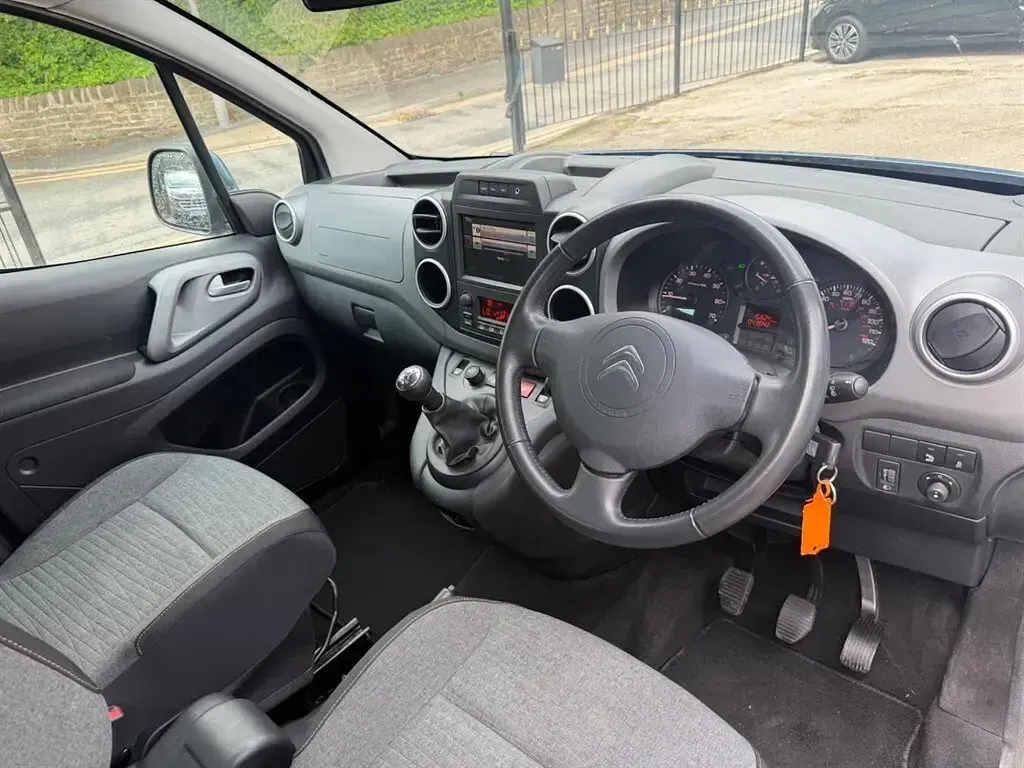 Used Citroën Berlingo Flair 100 HP (73 kW) 2019 Blue MPV