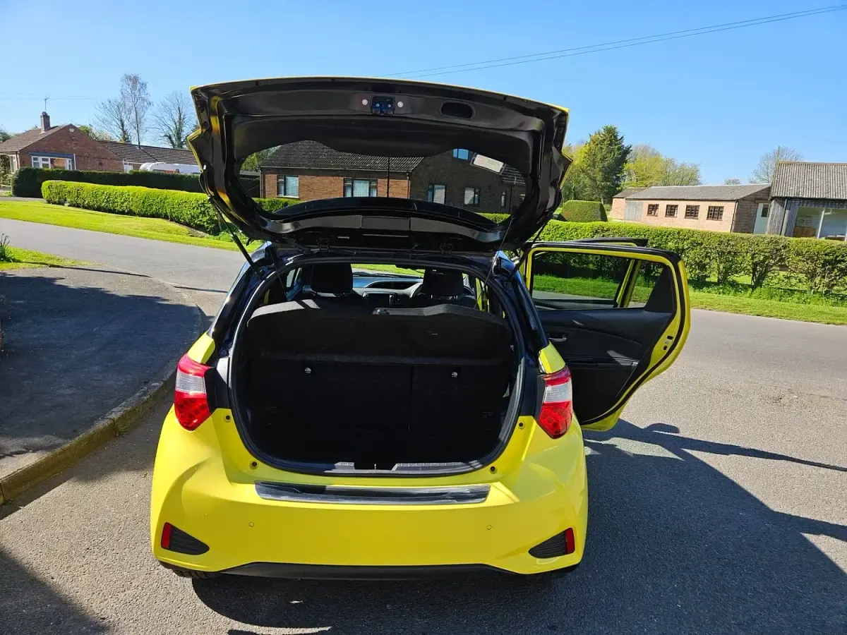 Używany Toyota Yaris Hybrid Edition 2017 Żółty Hatchback
