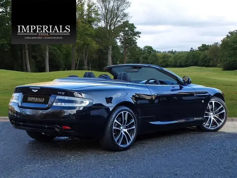 Begagnad Aston Martin DB9 470 HK (345 kW) 2011 Svart Cab