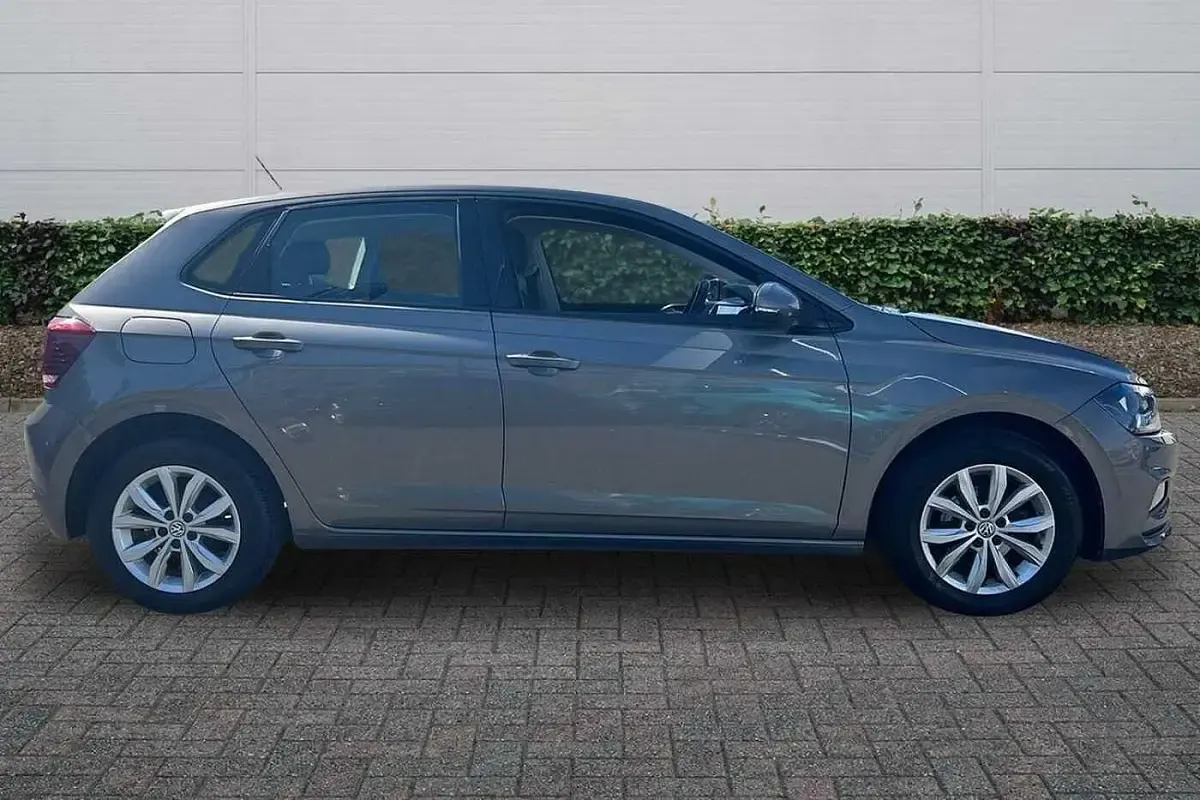 Used VW Polo SE 65 HP (47 kW) 2019 Limestone grey Hatchback