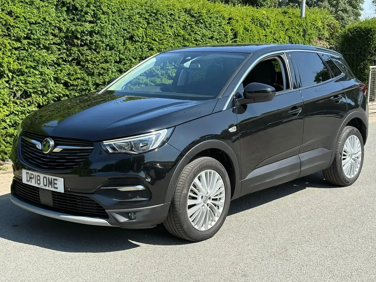 Used Vauxhall Grandland X Sport 130 HP (95 kW) 2018 Black SUV