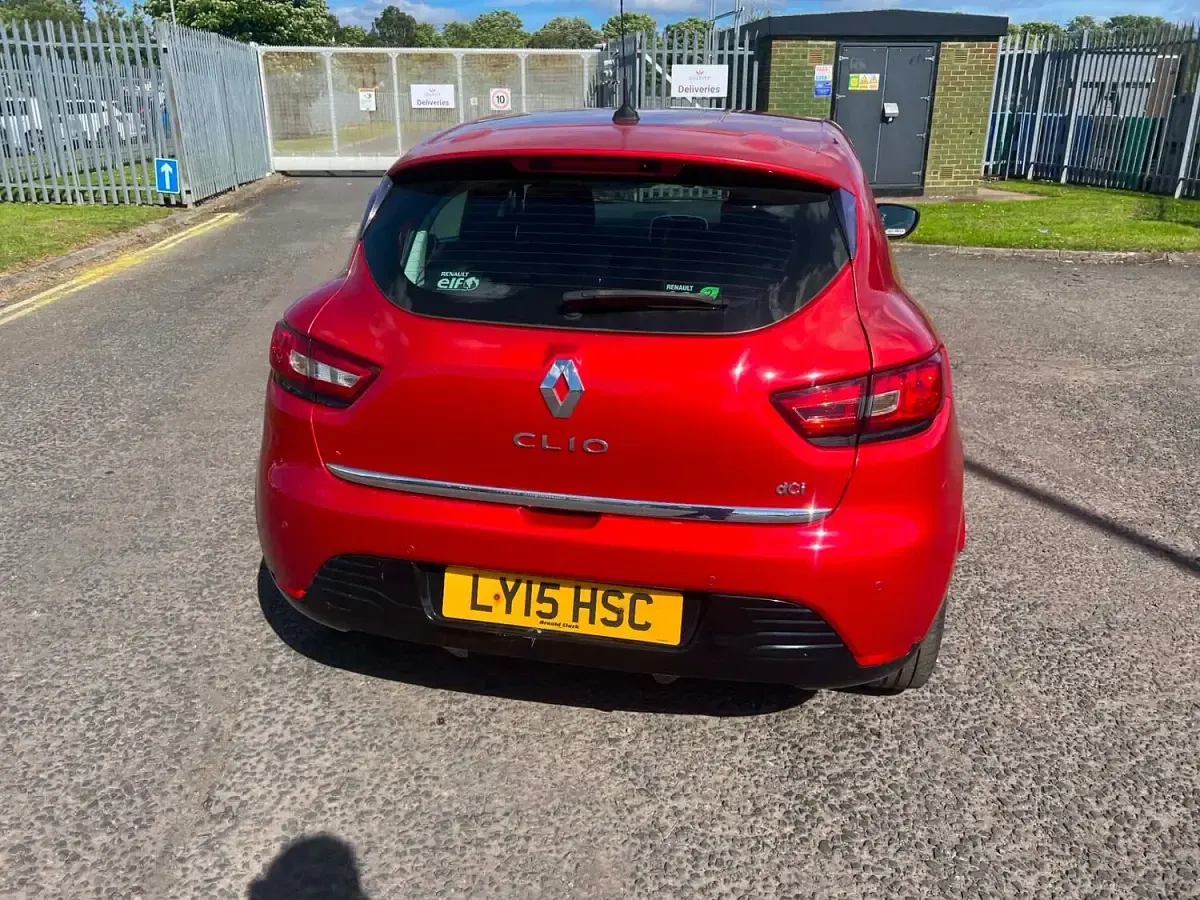 Used Renault Clio Dynamique 90 HP (66 kW) 2015 Red Hatchback